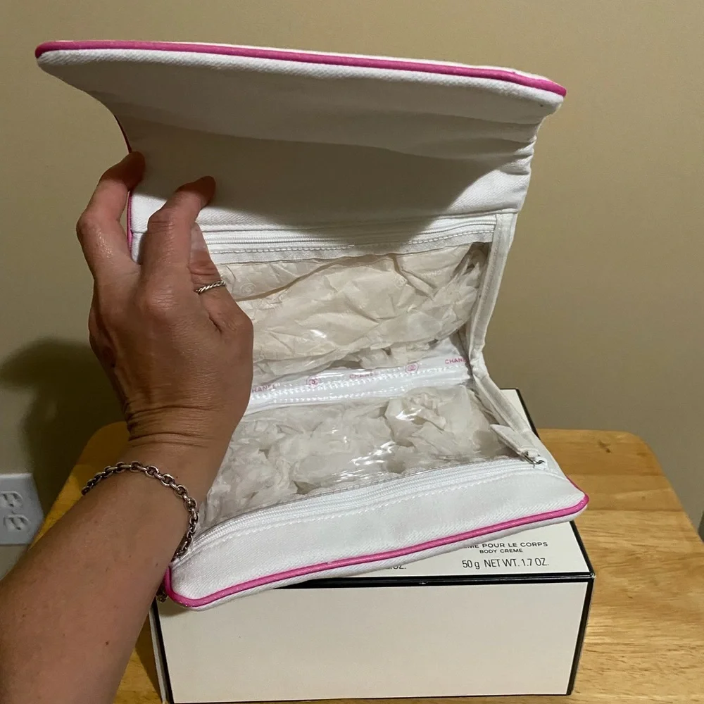 Chanel - Picture 4 of 12